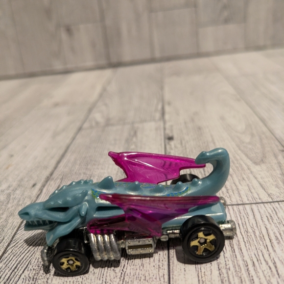 Hot wheels Dragon Racer Toy Car with Pink Wings - Picture 2 of 4